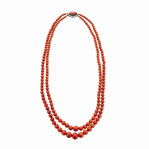 Collana in argento e corallo rosso  - Asta Asta di Gioielli Antichi, Moderni e Orologi - Curio - Casa d'aste in Firenze