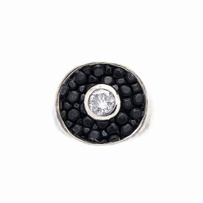 Anello da Mignolo Chevalier in Argento, Galouchat Nero e Diamante