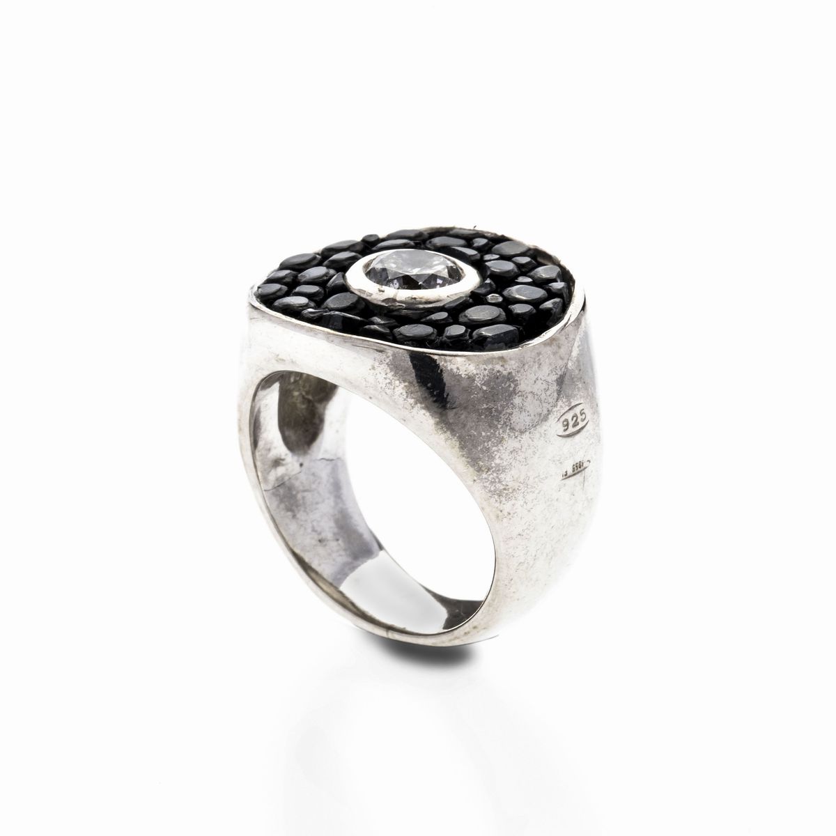 Anello da Mignolo Chevalier in Argento, Galouchat Nero e Diamante