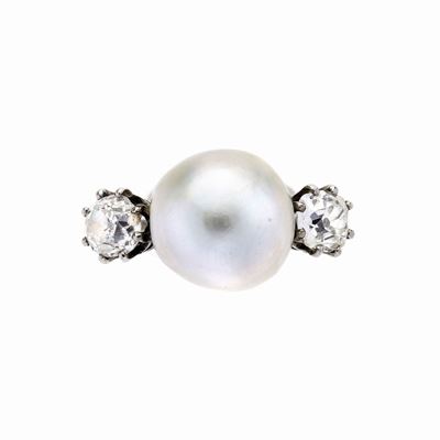 Anello in Platino, Diamanti e Perla Grigia Naturale