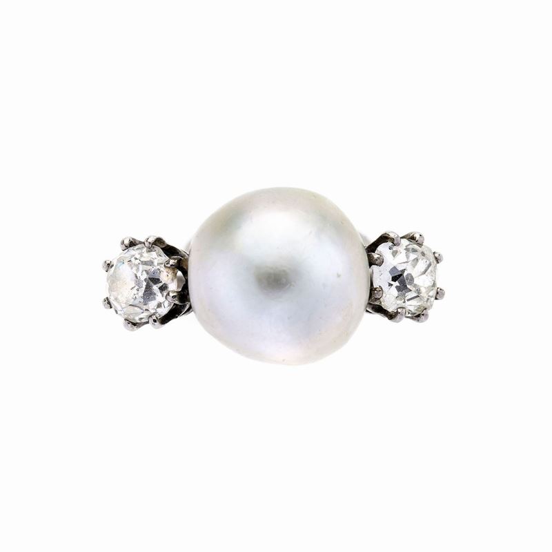 Anello in Platino, Diamanti e Perla Grigia Naturale