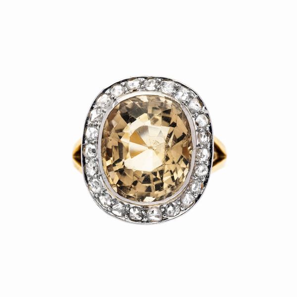 Anello in oro giallo, diamanti e quarzo citrino