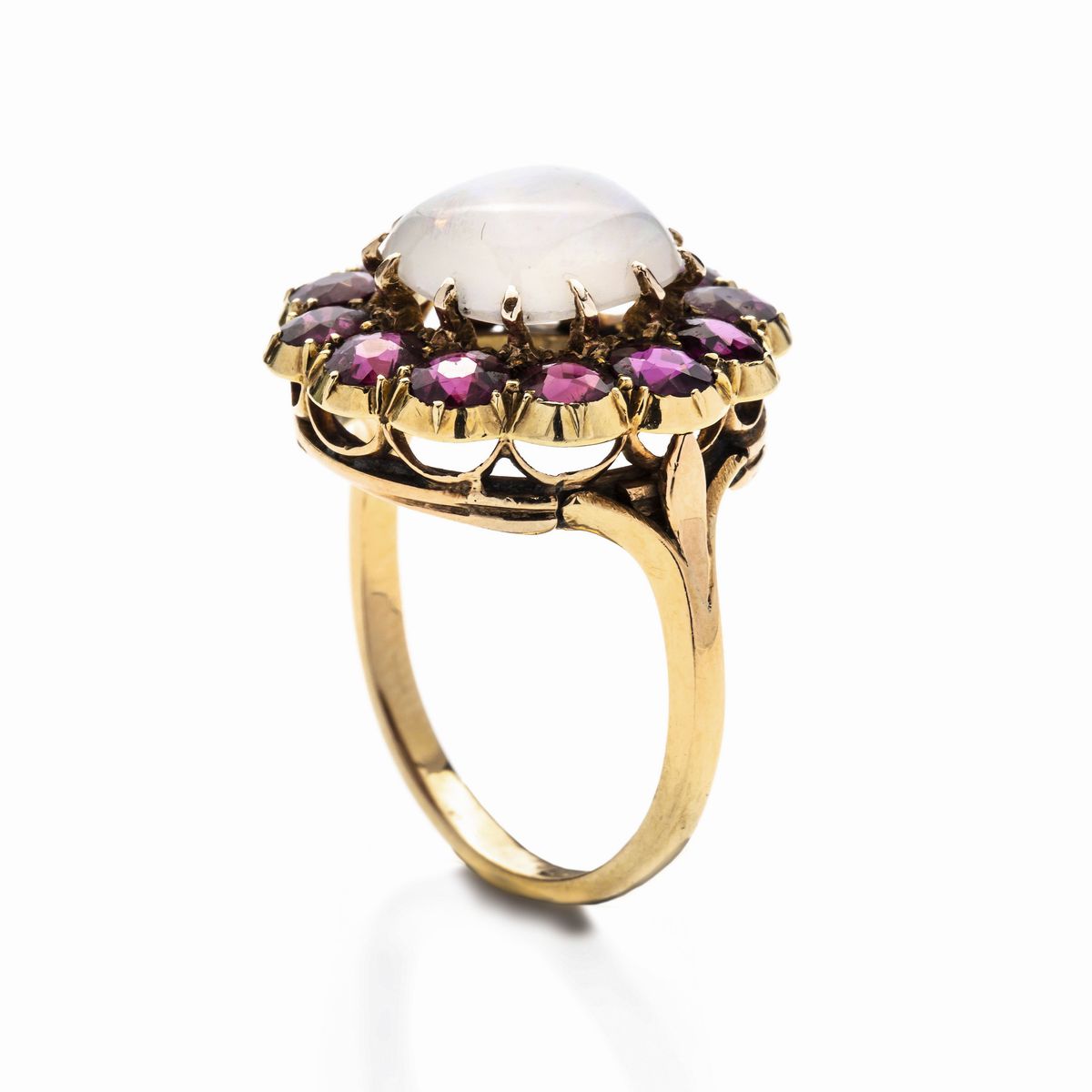 Anello a Margherita in Oro Giallo, Rubini e Opale