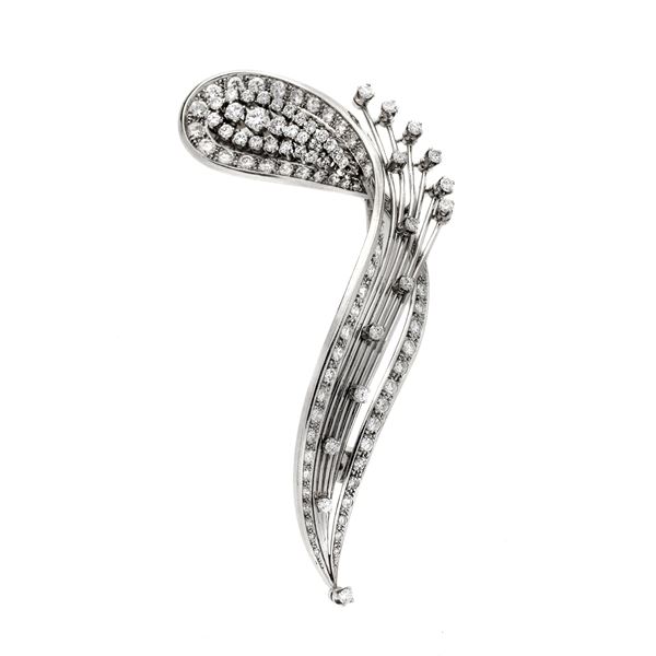 Brooch in platinum and diamonds