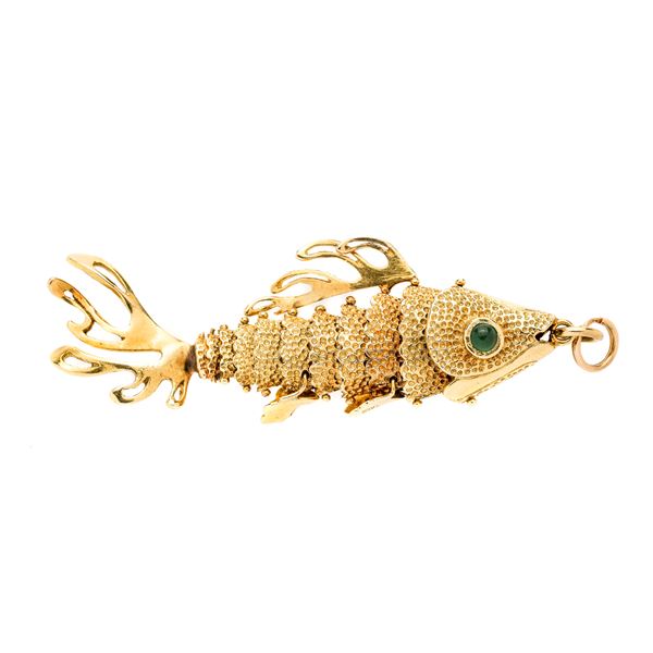Fish pendant in yellow gold and jade