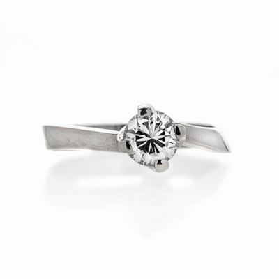 Anello Solitario in Oro Bianco e Diamante