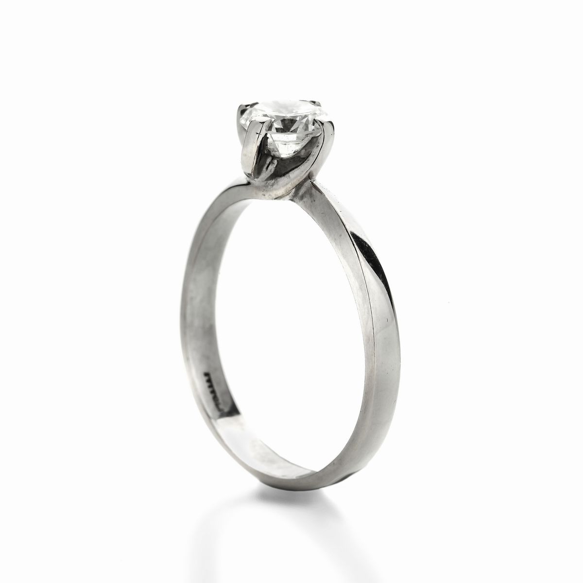 Anello Solitario in Oro Bianco e Diamante