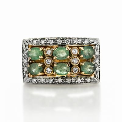 Anello a Ponte in Oro Bianco, Giallo, Diamanti e Smeraldi