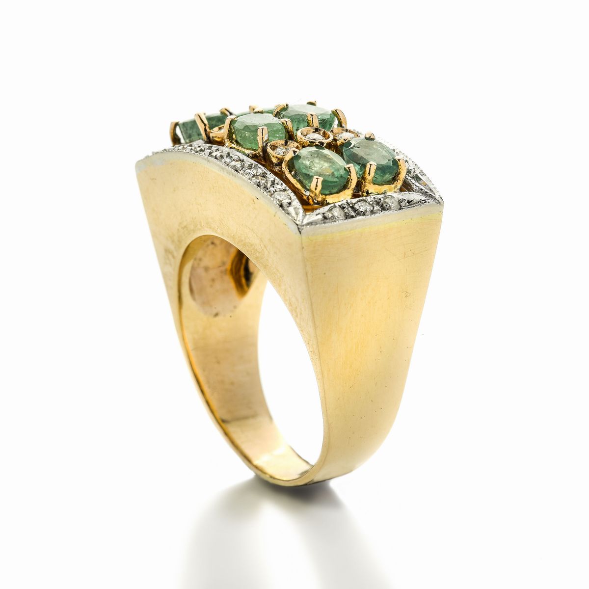 Anello a Ponte in Oro Bianco, Giallo, Diamanti e Smeraldi