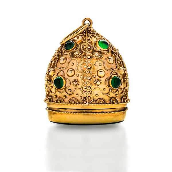 Pendant in yellow gold and jade