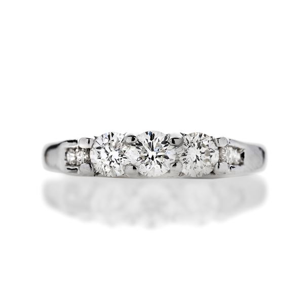 Trilogy ring in 14 kt white gold and diamonds