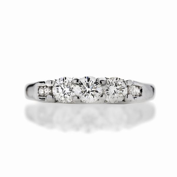 Anello trilogy in oro bianco a 14 kt  e diamanti