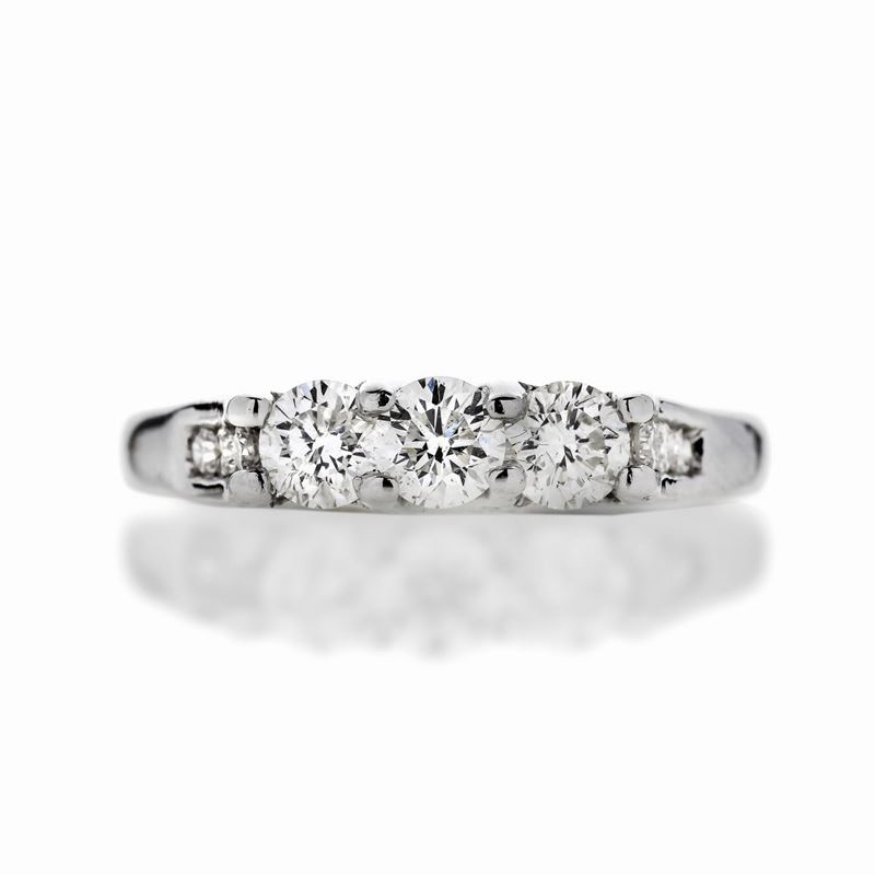 Anello Trilogy in Oro Bianco a 14 Kt e Diamanti