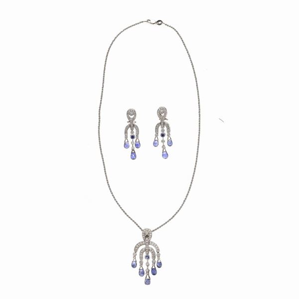 Paio di orecchini e pendente in oro bianco, diamanti e tanzanite