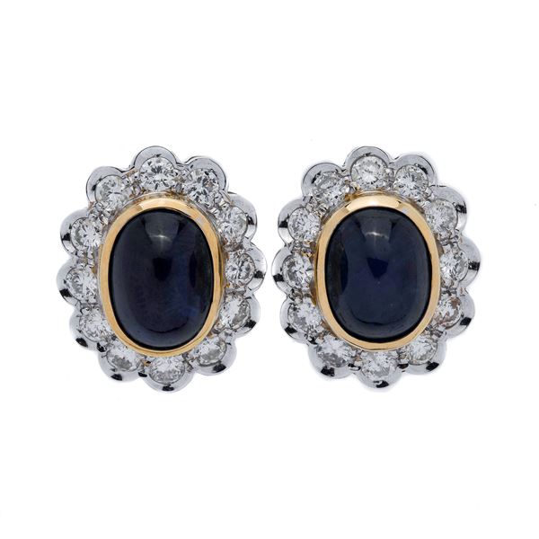 Pair of clip earrings in yellow gold, white gold, diamonds and sapphires  - Auction Auction of Antique Jewelry, Modern and watches - Curio - Casa d'aste in Firenze