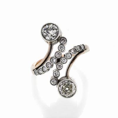 Anello Contrariè in Oro a Basso Titolo e Diamanti