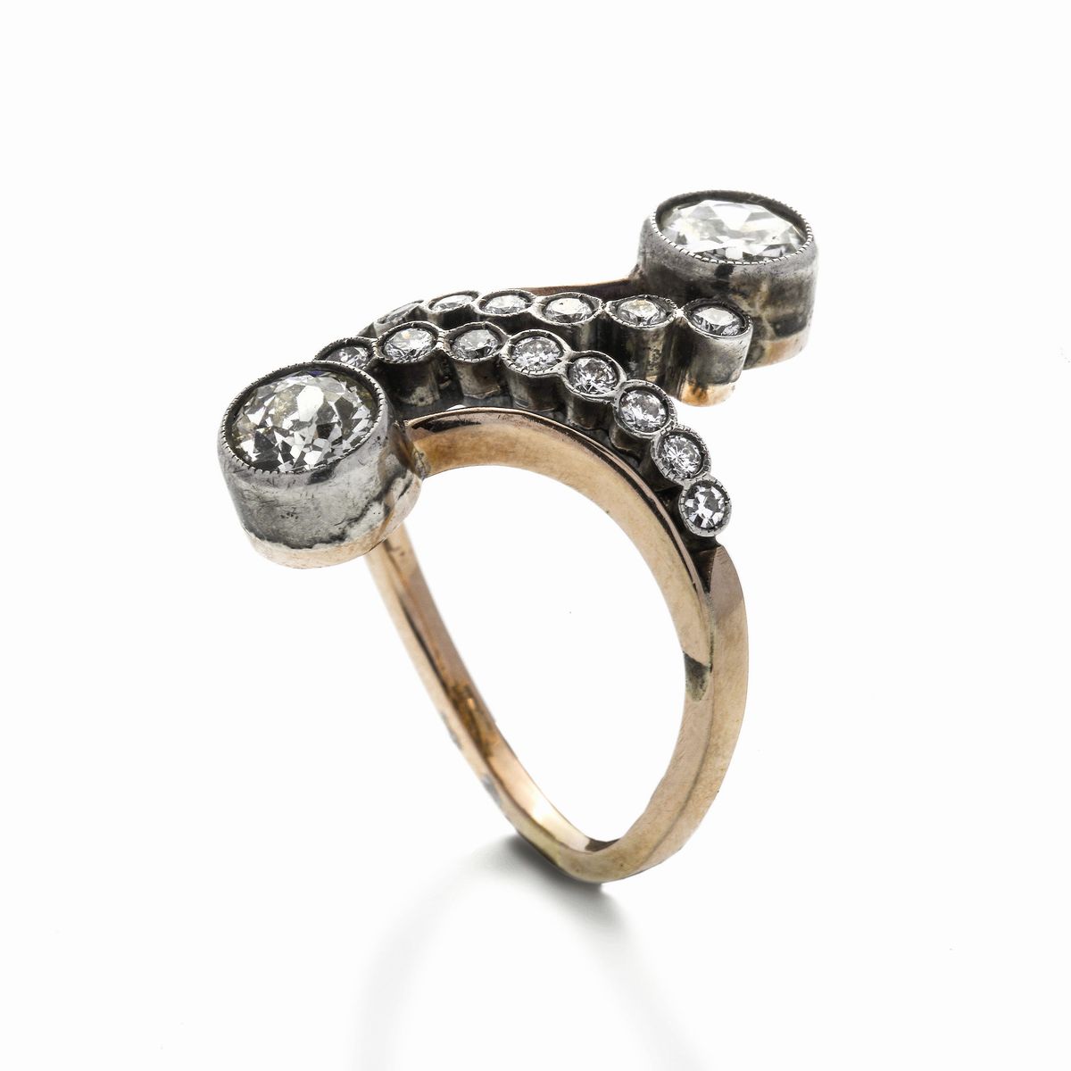 Anello Contrariè in Oro a Basso Titolo e Diamanti