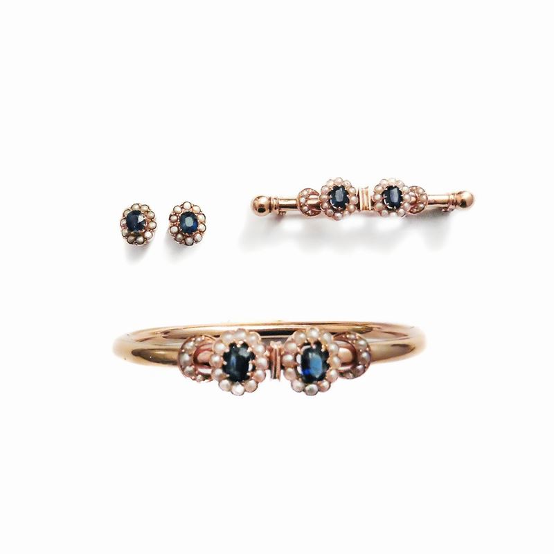 Parure Composta da Bracciale e Spilla in Oro Rosa, Microperle e Zaffiri