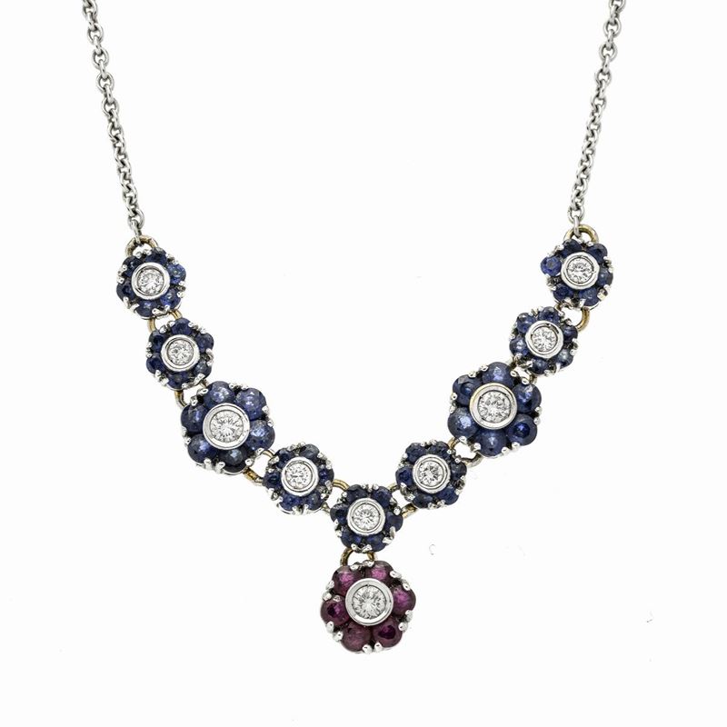 Collana in Oro Bianco, Diamanti, Zaffiri e Rubini