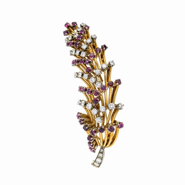 Leaf brooch in yellow gold, white gold, diamonds and rubies  - Auction Auction of Antique Jewelry, Modern and watches - Curio - Casa d'aste in Firenze