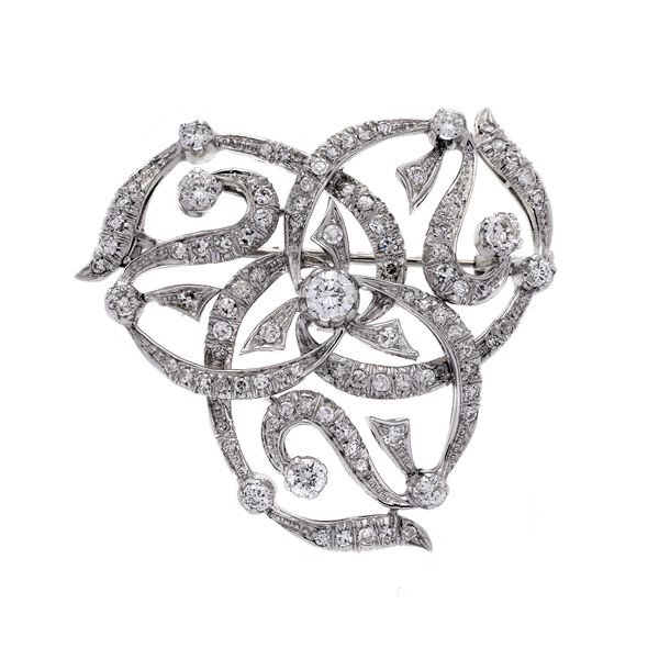 Brooch in white gold and diamonds
