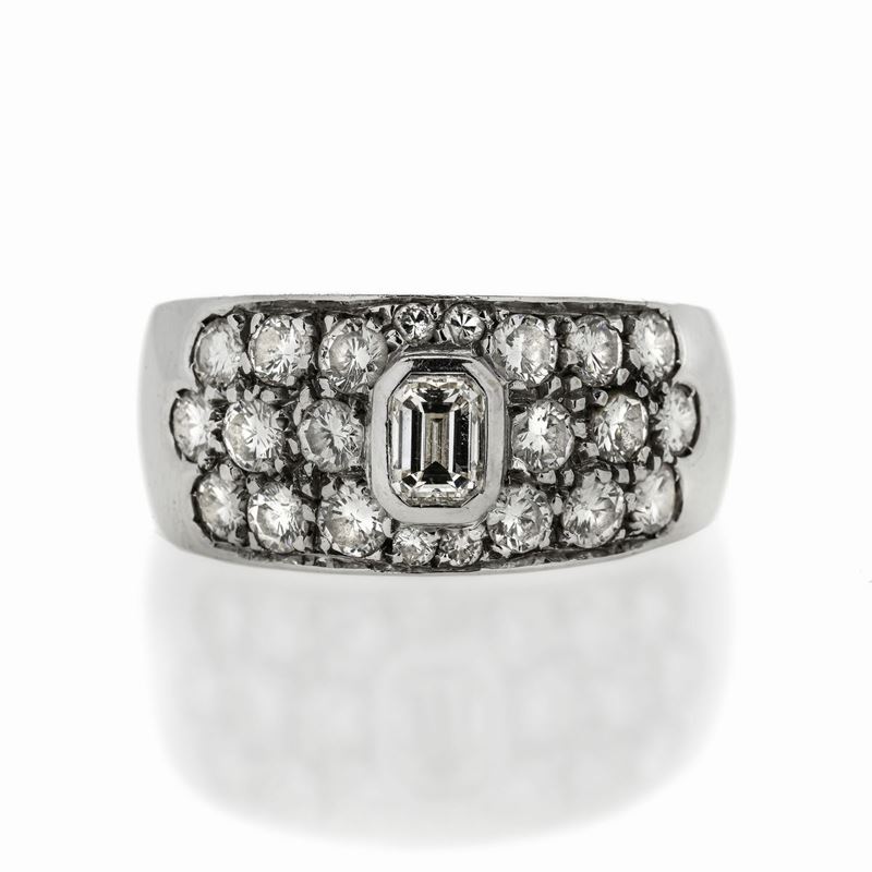 Anello a Fascia in Oro Bianco e Diamanti