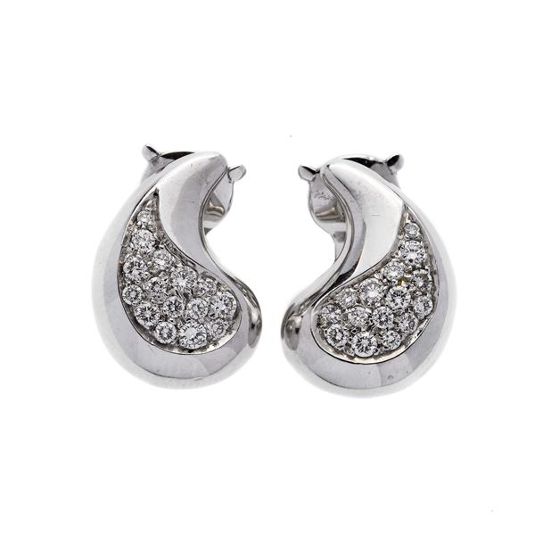 MARINA B - Pair of clip earrings in white gold and diamonds Marina B