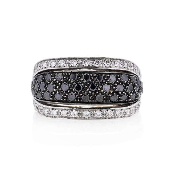 Bridge ring in white gold, diamonds and black diamonds