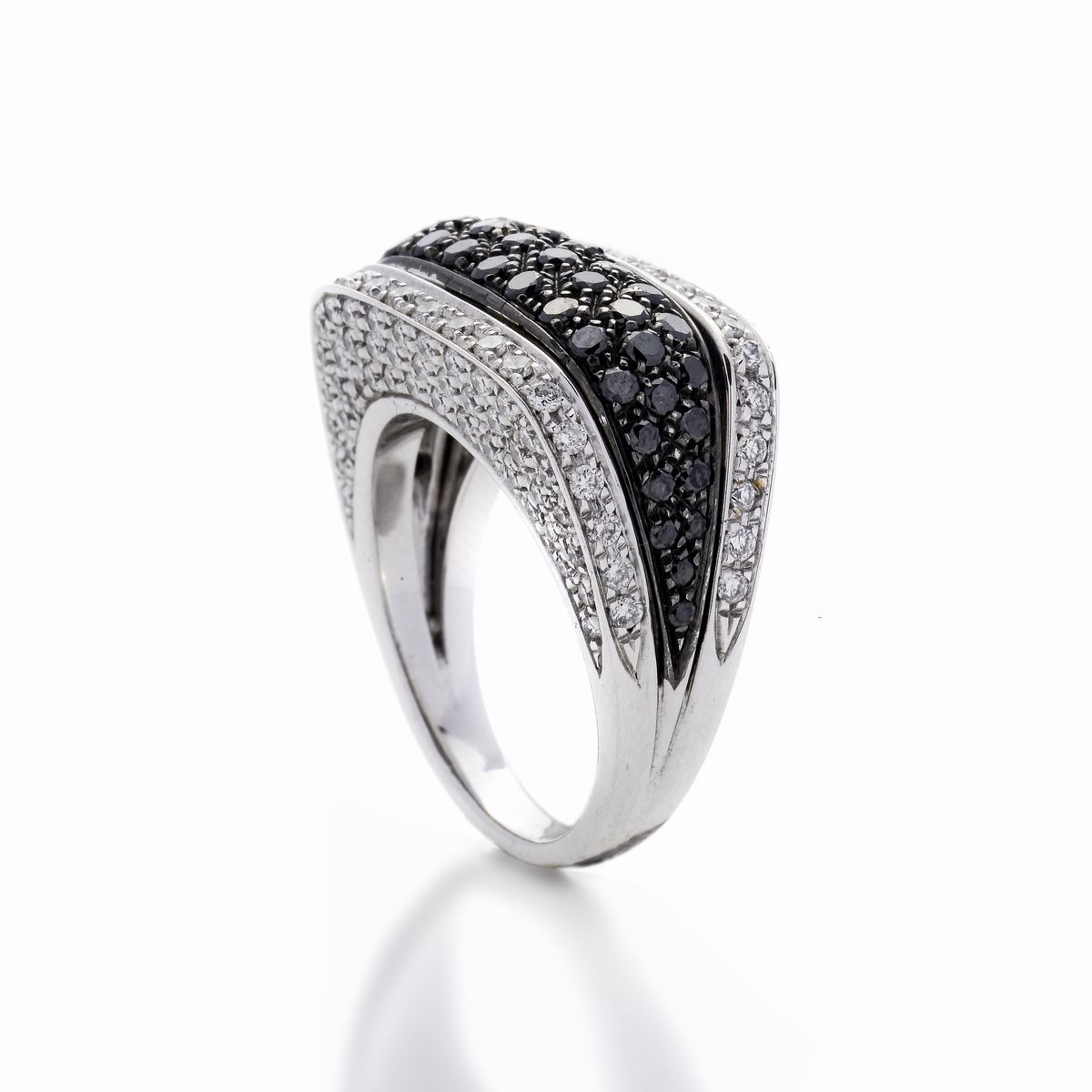 Anello a Ponte in Oro Bianco, Diamanti e Diamanti Neri