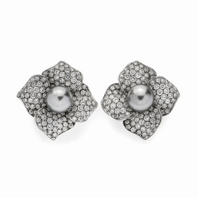 Paio di Clips in Oro Bianco, Diamanti e Perle Tahiti