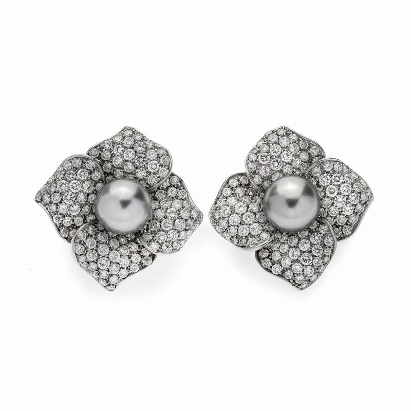 Paio di Clips in Oro Bianco, Diamanti e Perle Tahiti