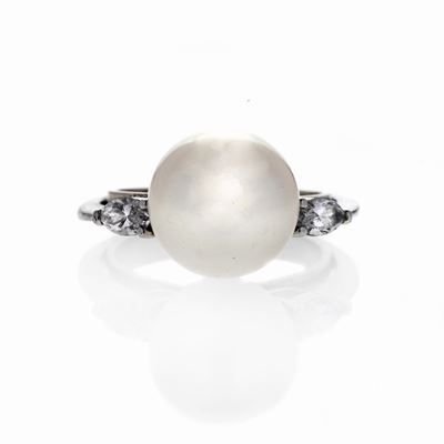 Anello in Oro Bianco, Diamanti e Perla Coltivata