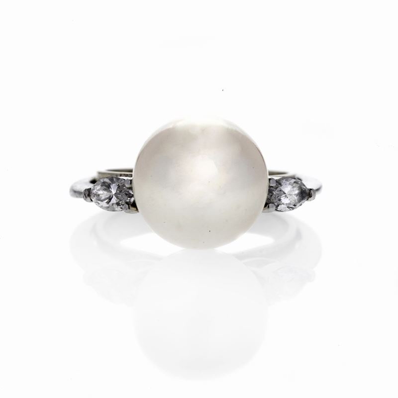 Anello in Oro Bianco, Diamanti e Perla Coltivata