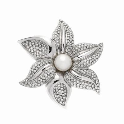 Clip Fiore in Oro Bianco, Diamanti e Perla Coltivata