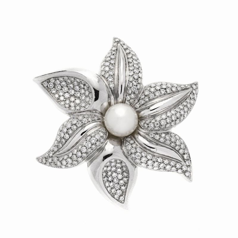 Clip Fiore in Oro Bianco, Diamanti e Perla Coltivata