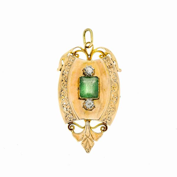 Shield pendant in yellow gold, diamonds and emerald