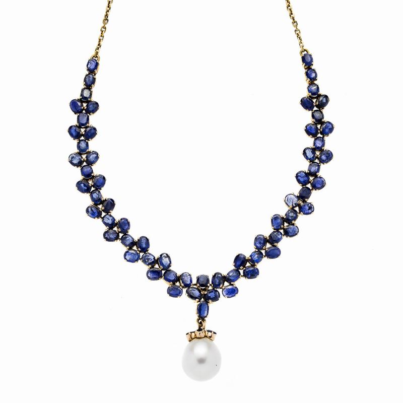 Collier e anello in oro giallo, zaffiri e perla
