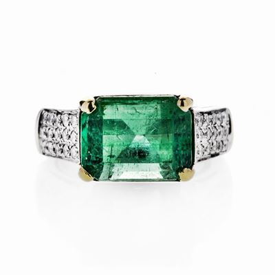 Anello a Ponte in Oro Bianco, Oro Giallo, Diamanti e Smeraldo