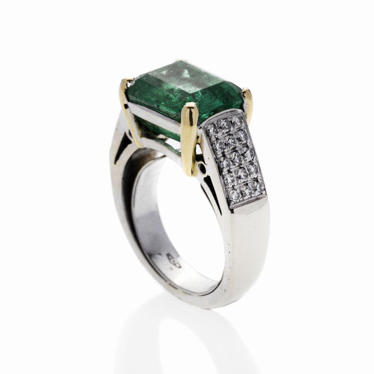 Anello a Ponte in Oro Bianco, Oro Giallo, Diamanti e Smeraldo