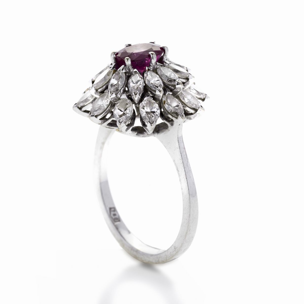 Anello in Oro Bianco, Diamanti e Rubino