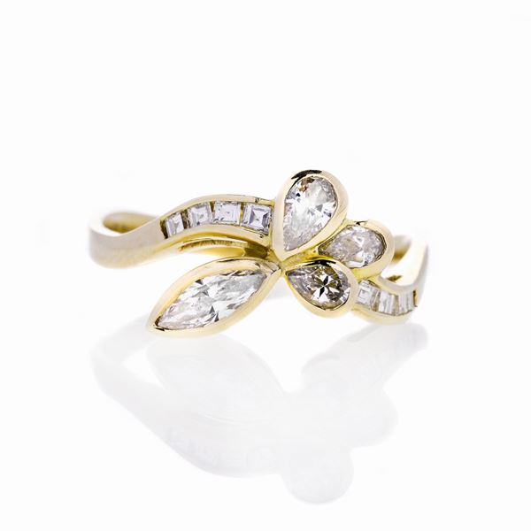 Anello in oro giallo e diamanti