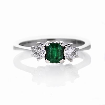 Anello in Oro Bianco, Diamanti e Smeraldo