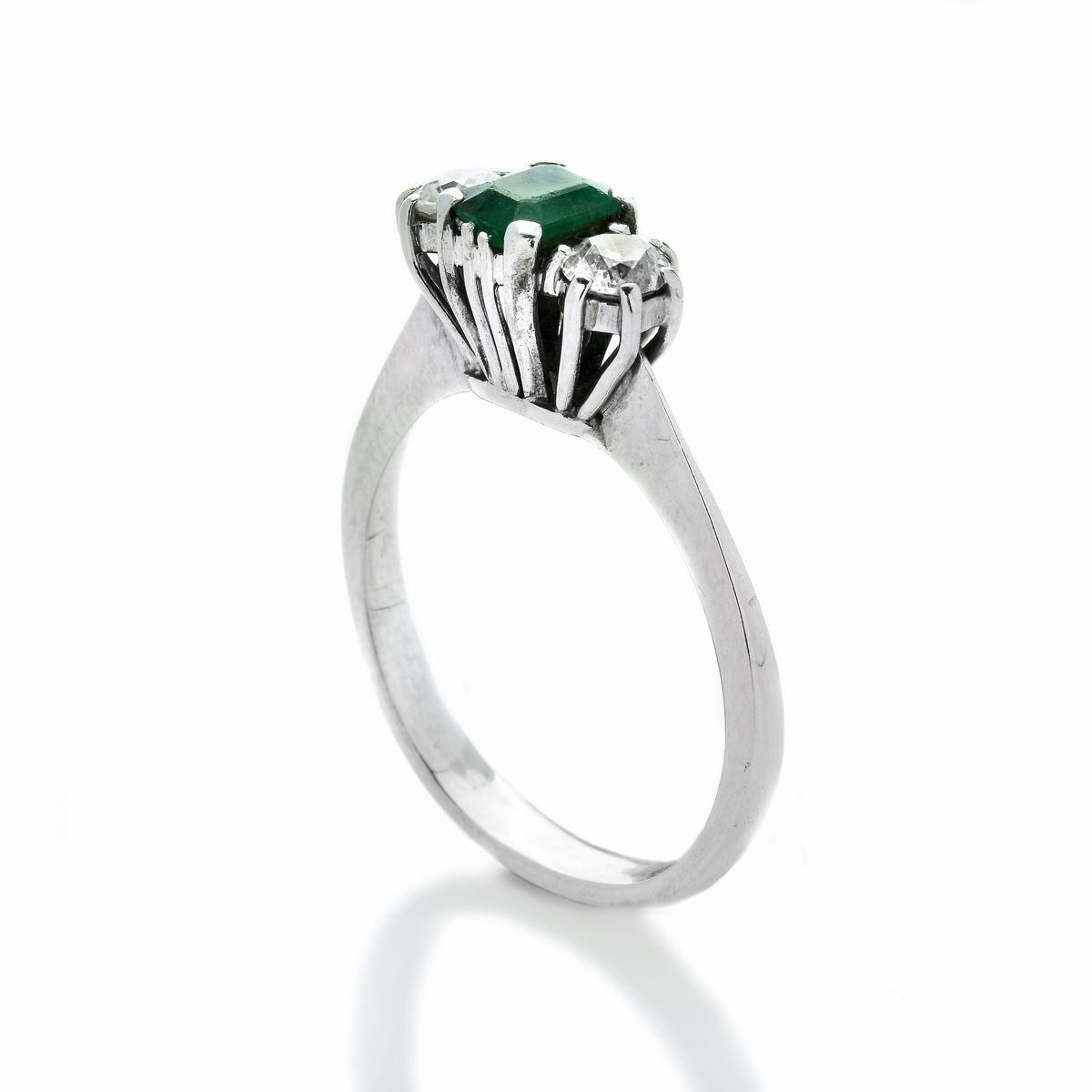 Anello in Oro Bianco, Diamanti e Smeraldo