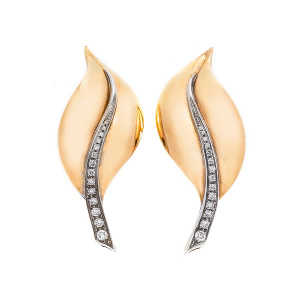 Pair of large earrings in yellow gold, white gold and diamonds