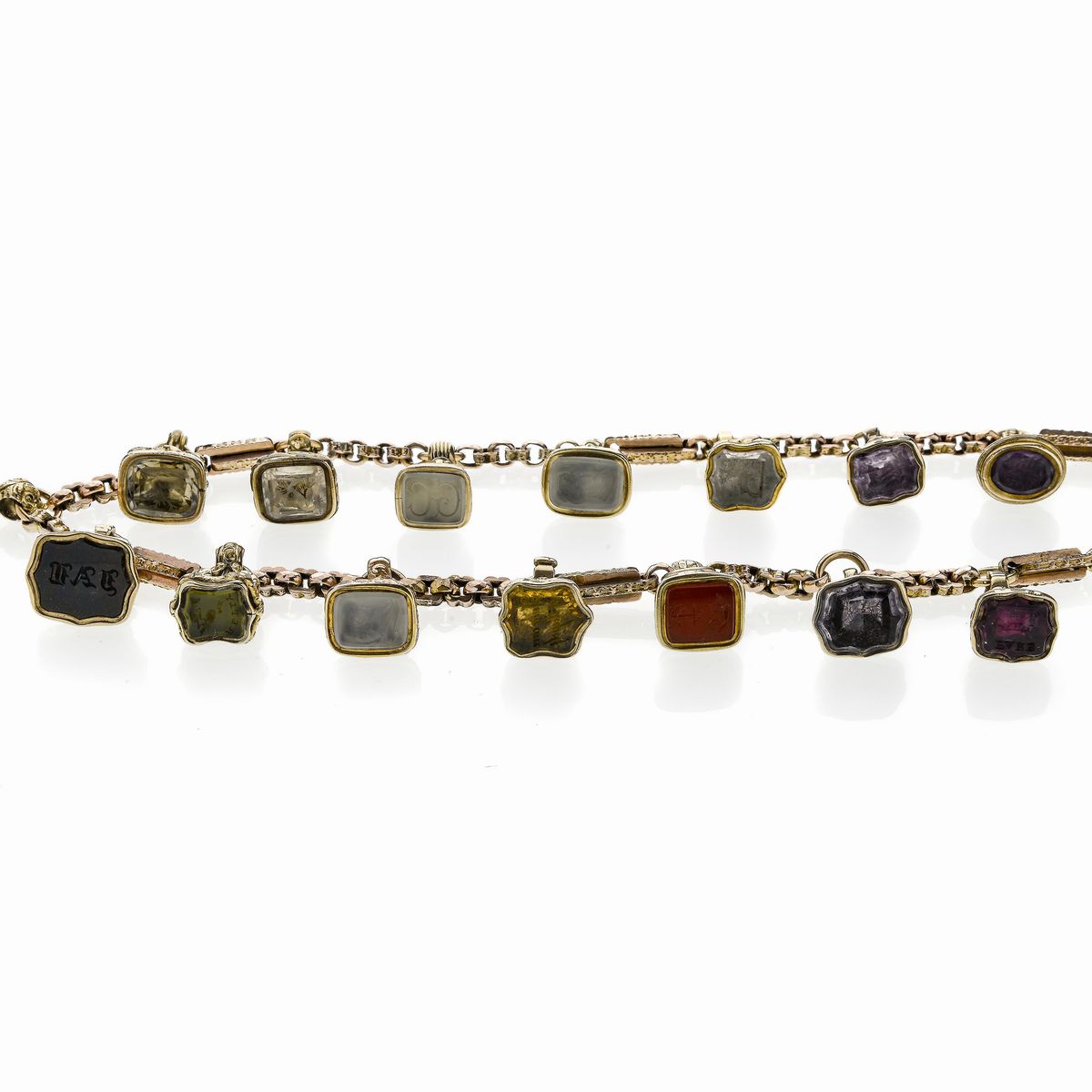 Collana in Oro a Basso Titolo, Princisbecco e Pietre Dure Incise