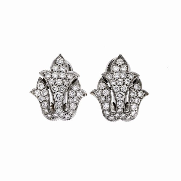 Paio di orecchini a clips in oro bianco e diamanti
