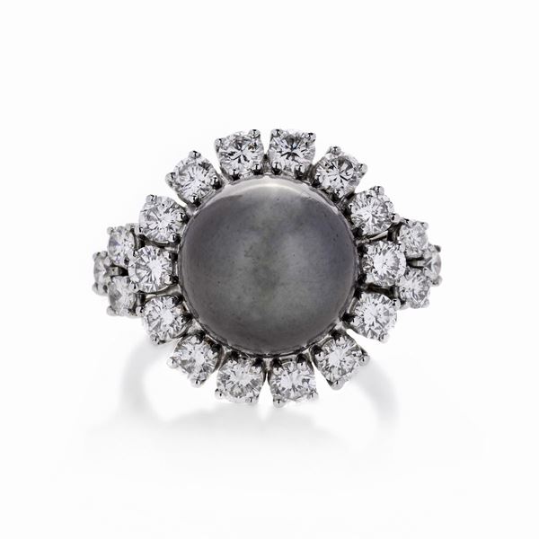 Anello in oro bianco, diamanti e perla tahiti