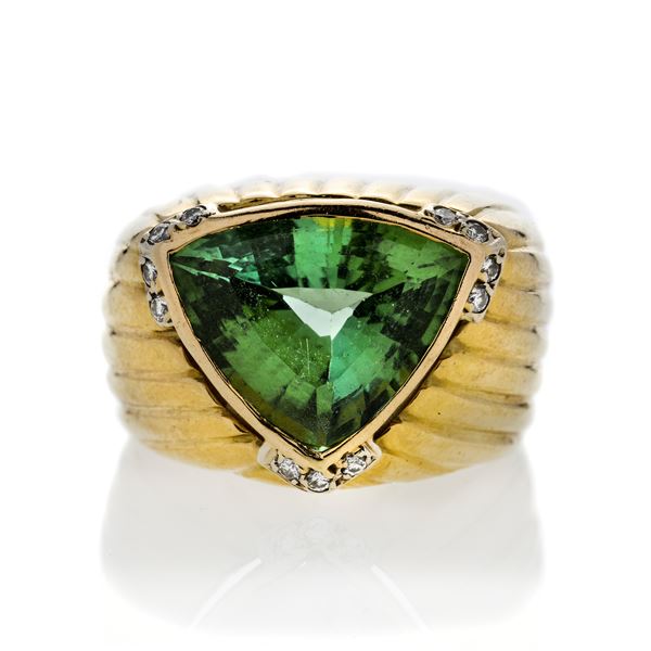 Ring in yellow gold, diamonds and green tourmaline