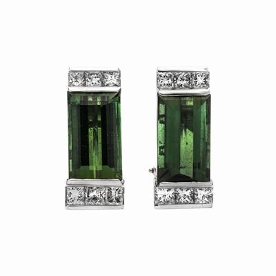 Paio di Orecchini a Clips in Oro Bianco, Diamanti e Tormalina Verde