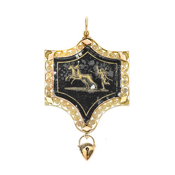 Pendant in yellow gold and black enamel  - Auction Auction of Antique Jewelry, Modern and watches - Curio - Casa d'aste in Firenze